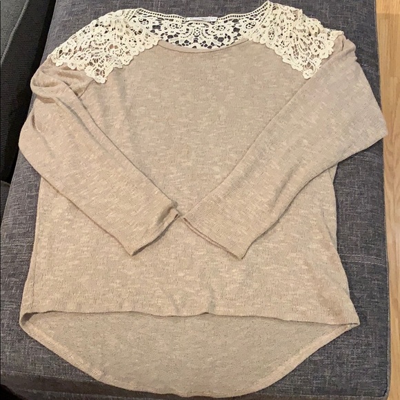 Long sleeve lace capped shirt - Picture 2 of 3